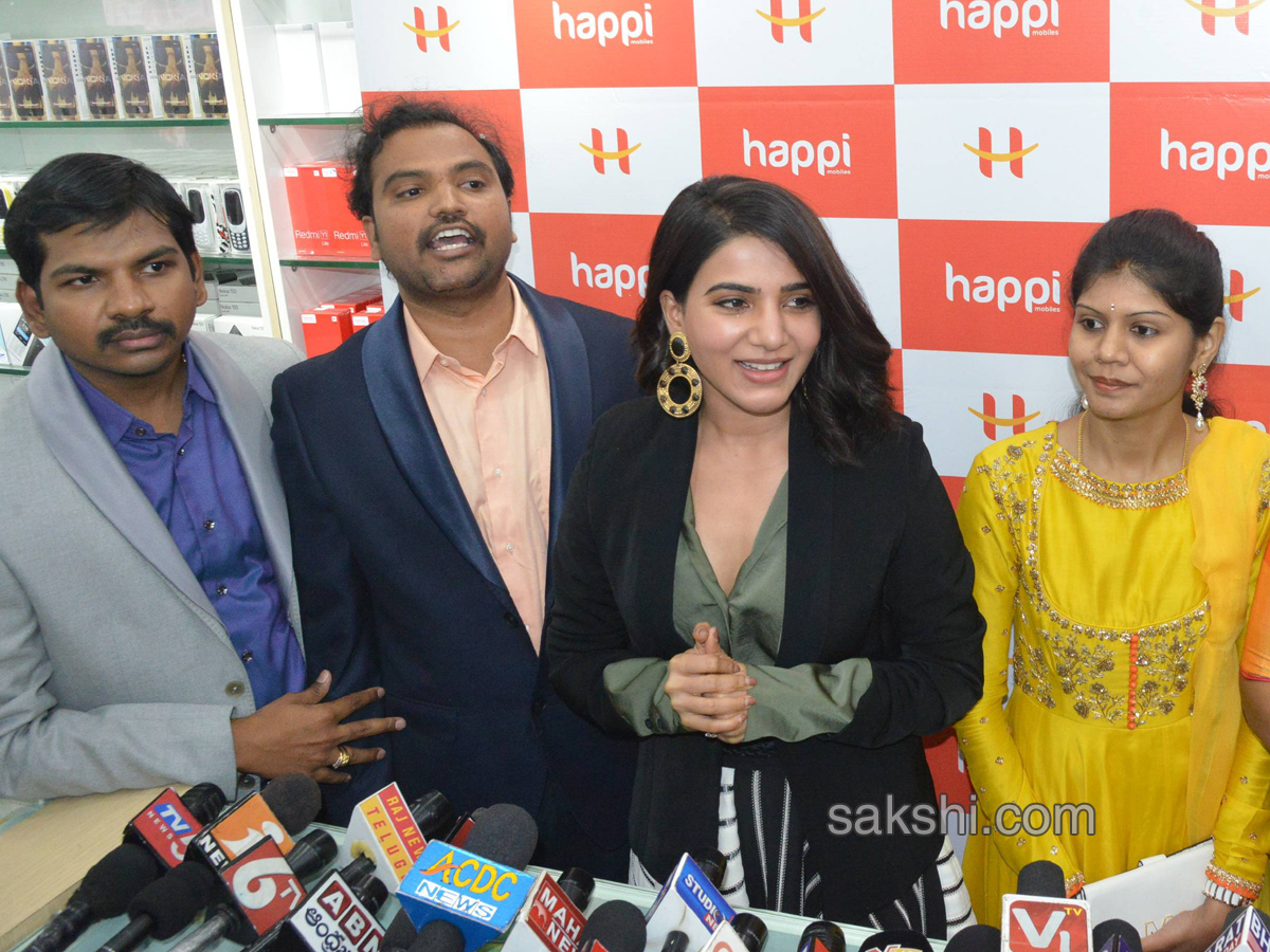 Happi mobile showroom launched by Samantha in anantapur - Sakshi11
