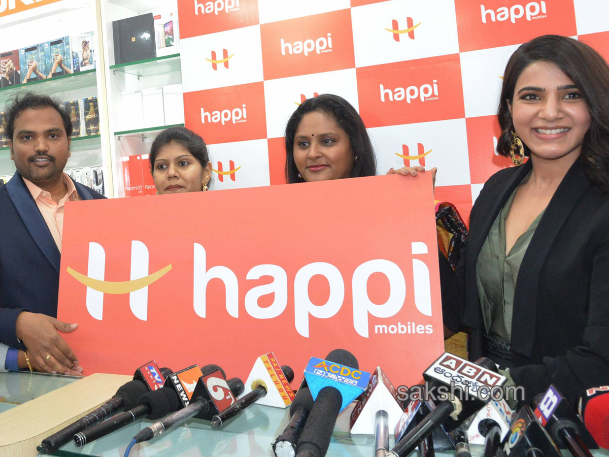 Happi mobile showroom launched by Samantha in anantapur - Sakshi12