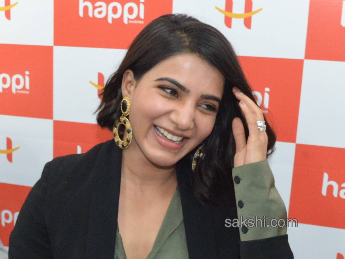 Happi mobile showroom launched by Samantha in anantapur - Sakshi14