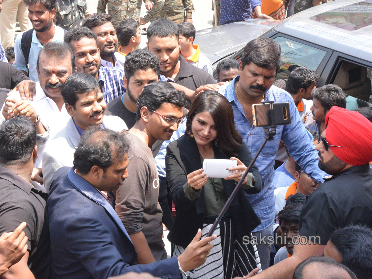 Happi mobile showroom launched by Samantha in anantapur - Sakshi4