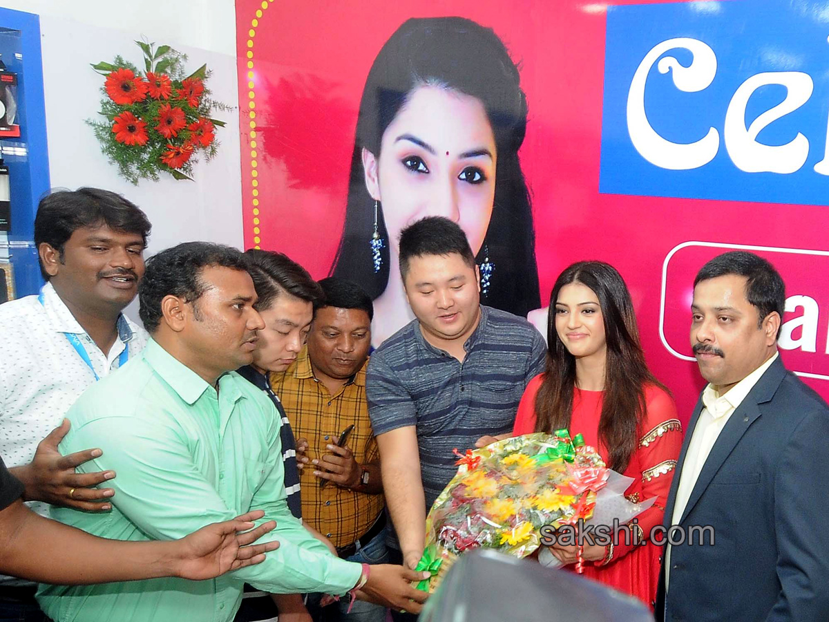 Mehreen Pirzada Openn Cellpoint In ananthapur - Sakshi3