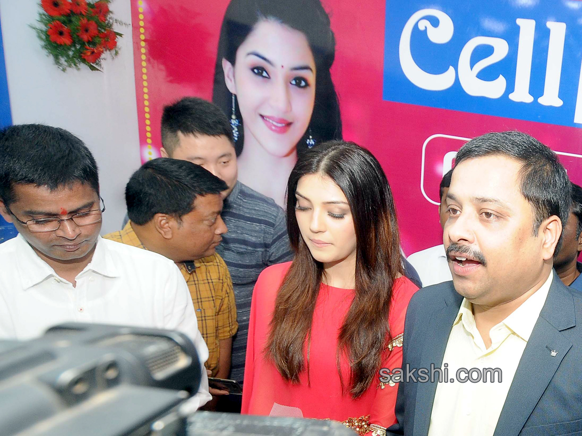Mehreen Pirzada Openn Cellpoint In ananthapur - Sakshi5