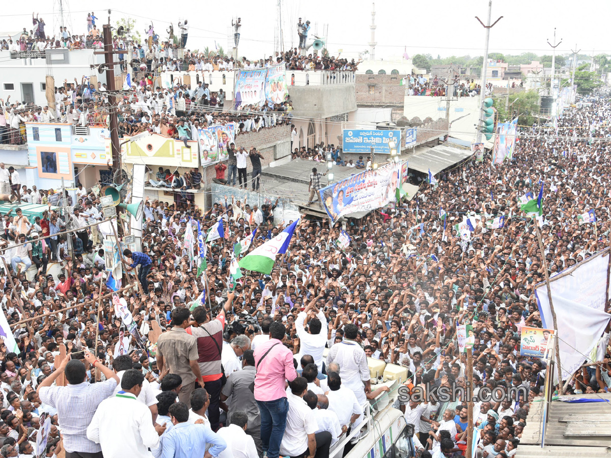 YS Jagan PrajaSankalpaYatra day 123 ends - Sakshi15