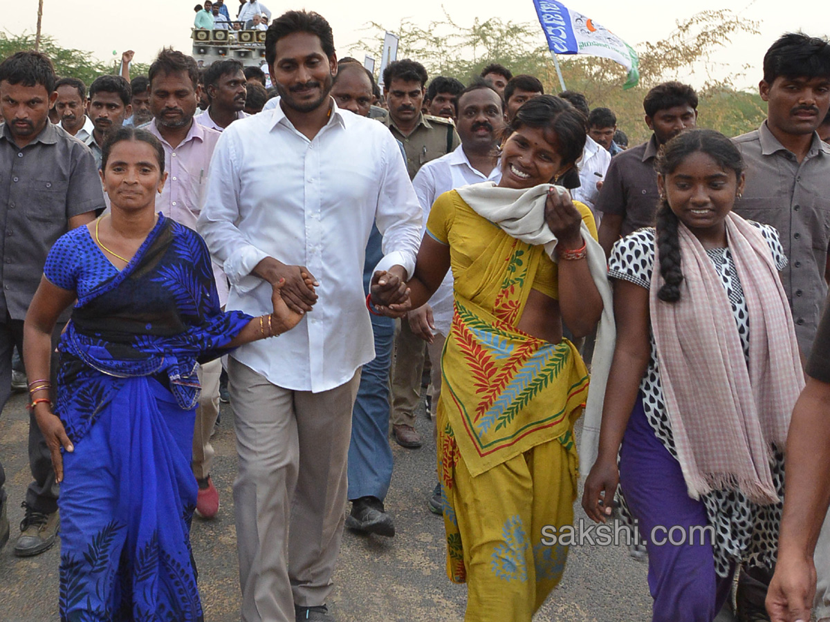 YS Jagan PrajaSankalpaYatra day 123 ends - Sakshi18