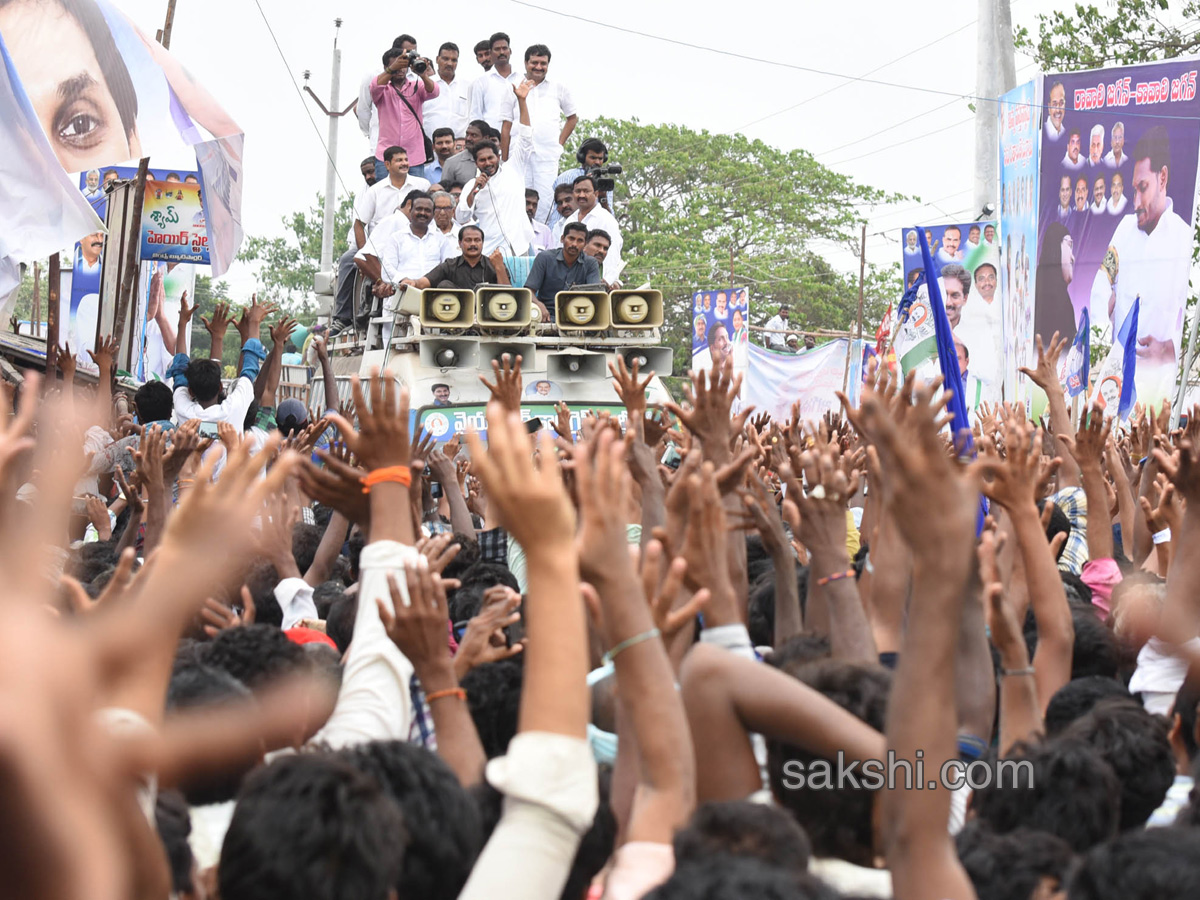 YS Jagan PrajaSankalpaYatra day 123 ends - Sakshi4