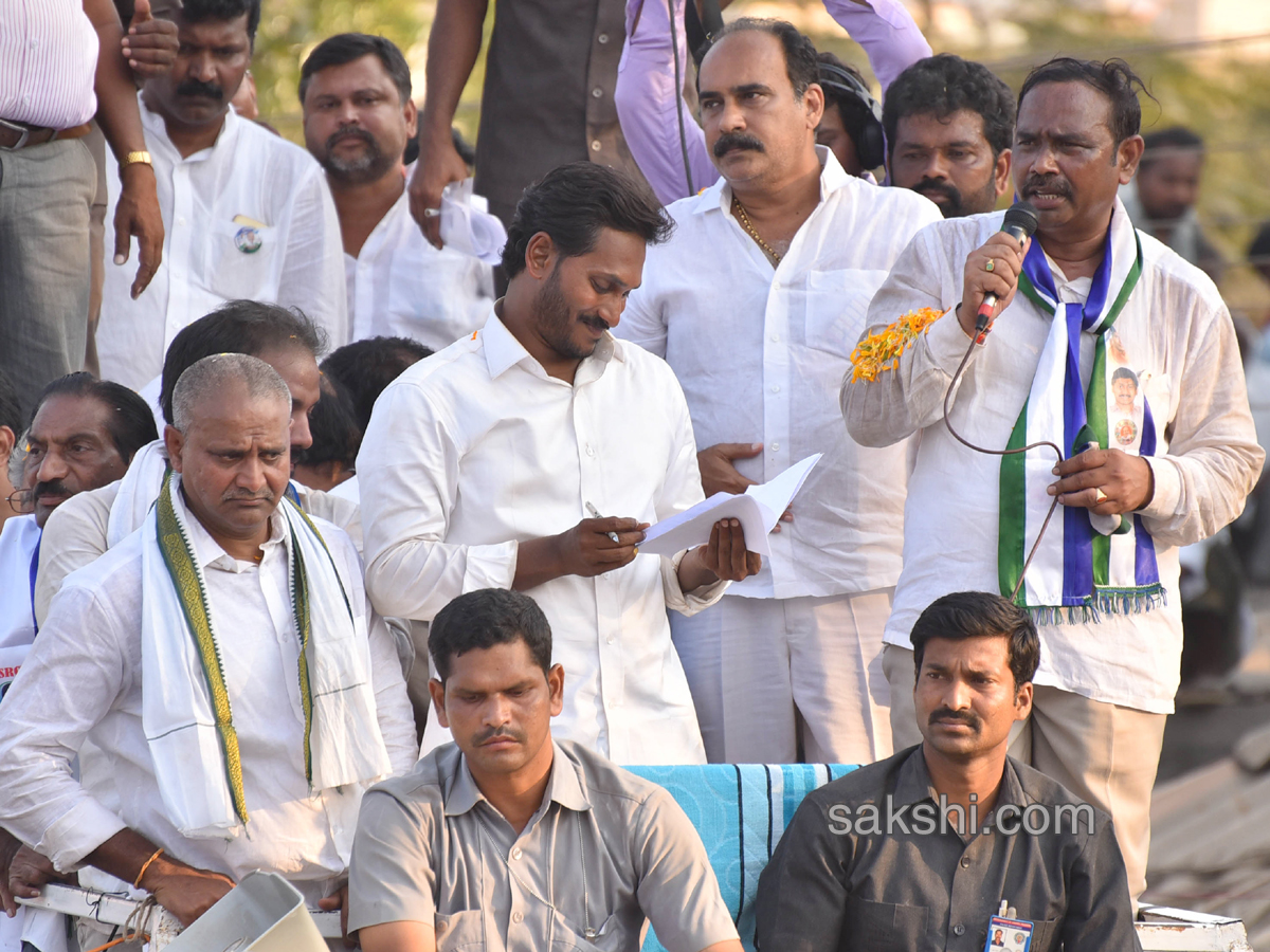 ys jagan 105 day prajasankalpayatra completed - Sakshi7