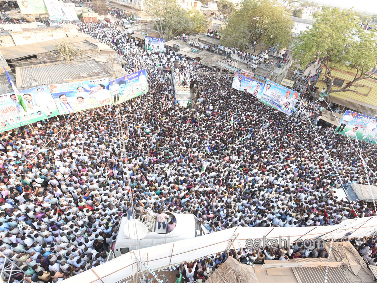 ys jagan 105 day prajasankalpayatra completed - Sakshi5