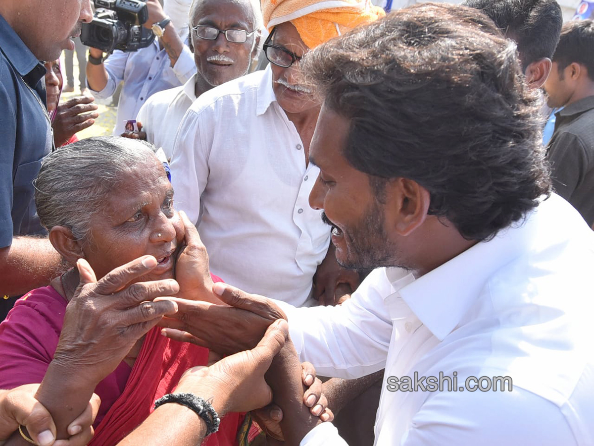 ys jagan 105 day prajasankalpayatra completed - Sakshi13