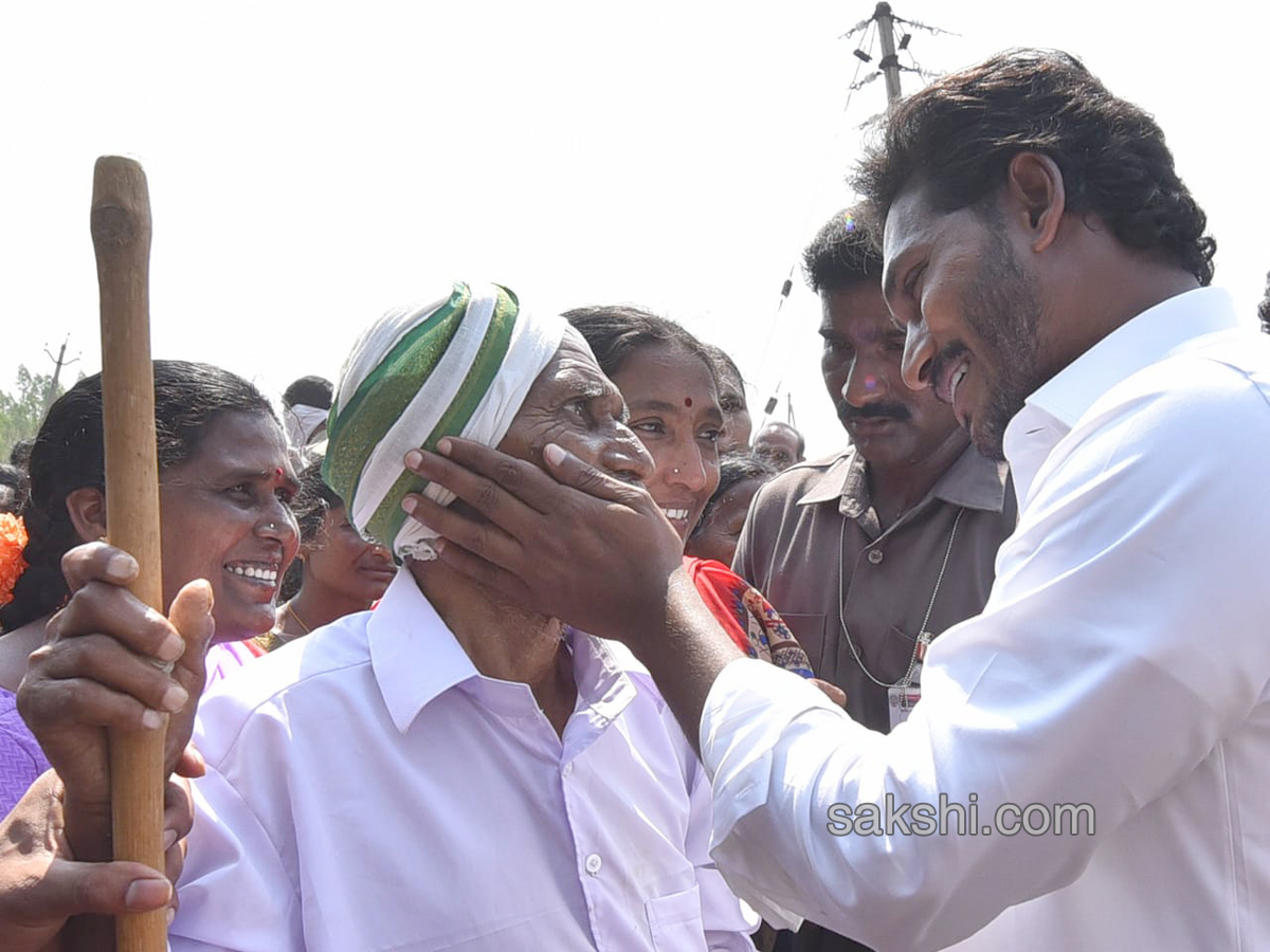 ys jagan 105 day prajasankalpayatra completed - Sakshi14