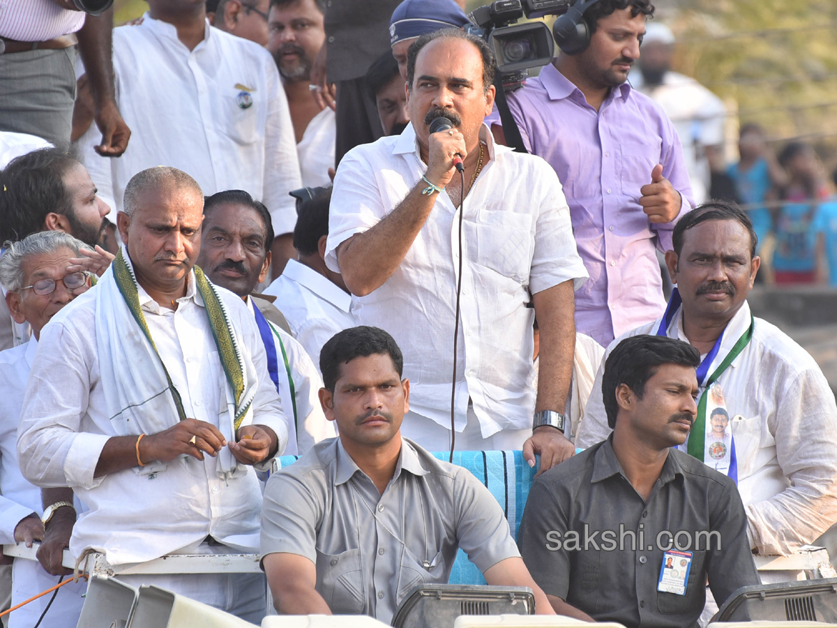 ys jagan 105 day prajasankalpayatra completed - Sakshi8