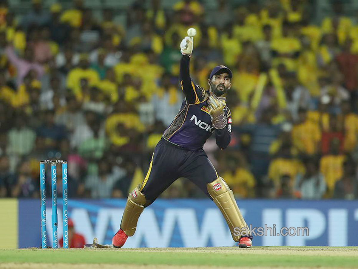 chennai super kings beat kkr-5 wickets - Sakshi17