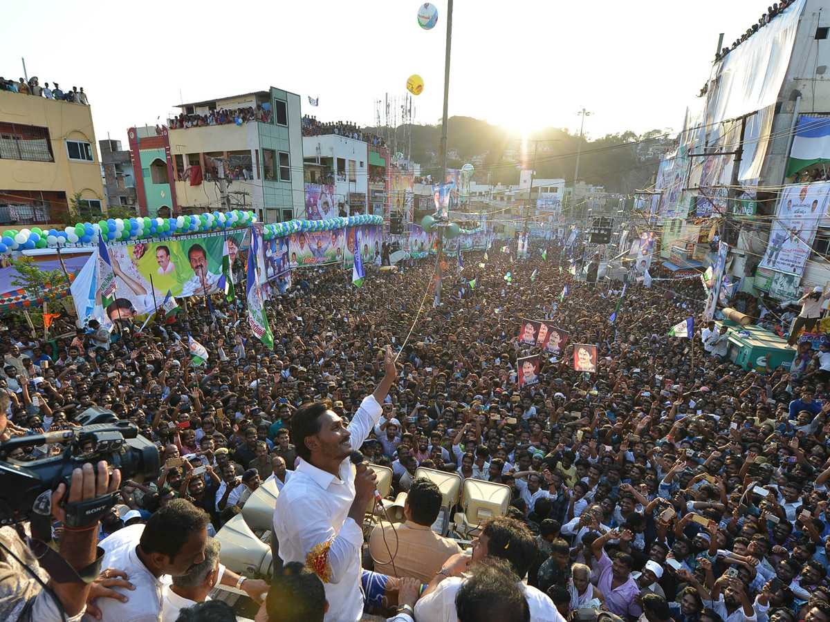 YS Jagan PrajaSankalpaYatra Day 136 ends - Sakshi1