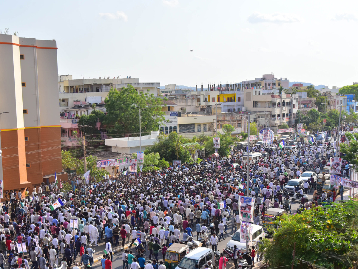 YS Jagan PrajaSankalpaYatra Day 136 ends - Sakshi11