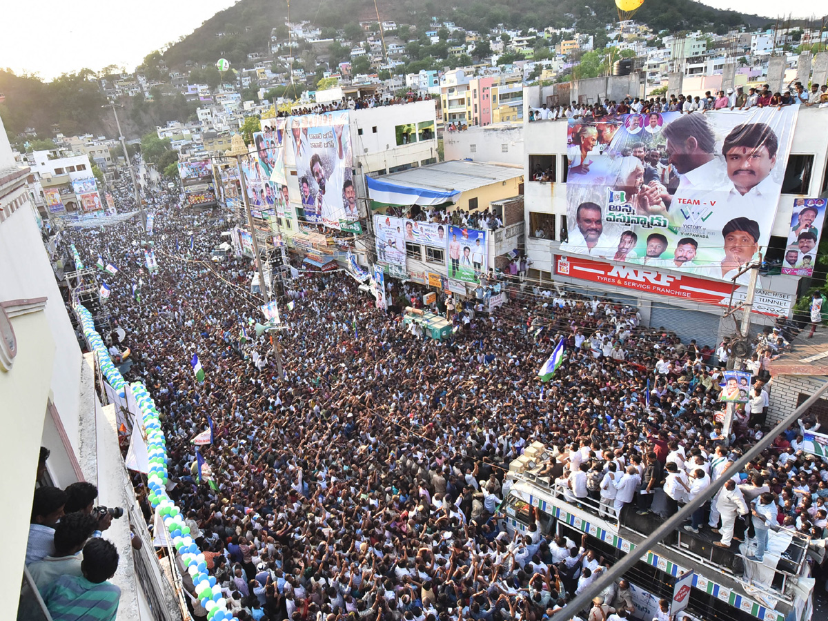 YS Jagan PrajaSankalpaYatra Day 136 ends - Sakshi12