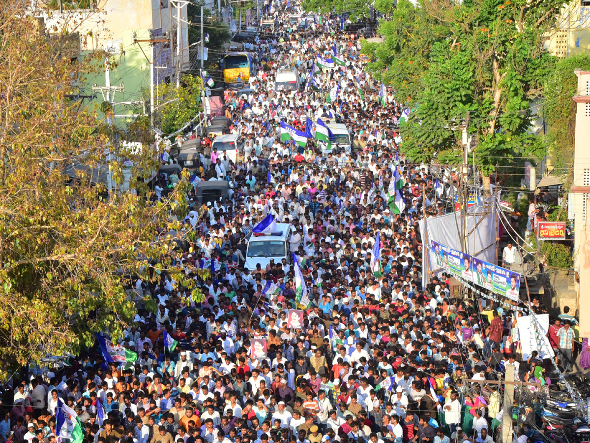 YS Jagan PrajaSankalpaYatra Day 136 ends - Sakshi13