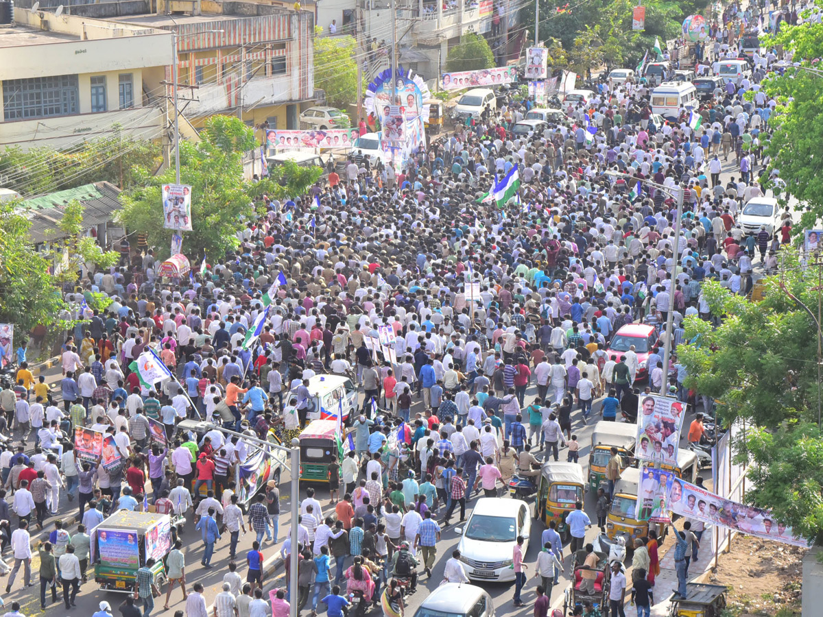 YS Jagan PrajaSankalpaYatra Day 136 ends - Sakshi14