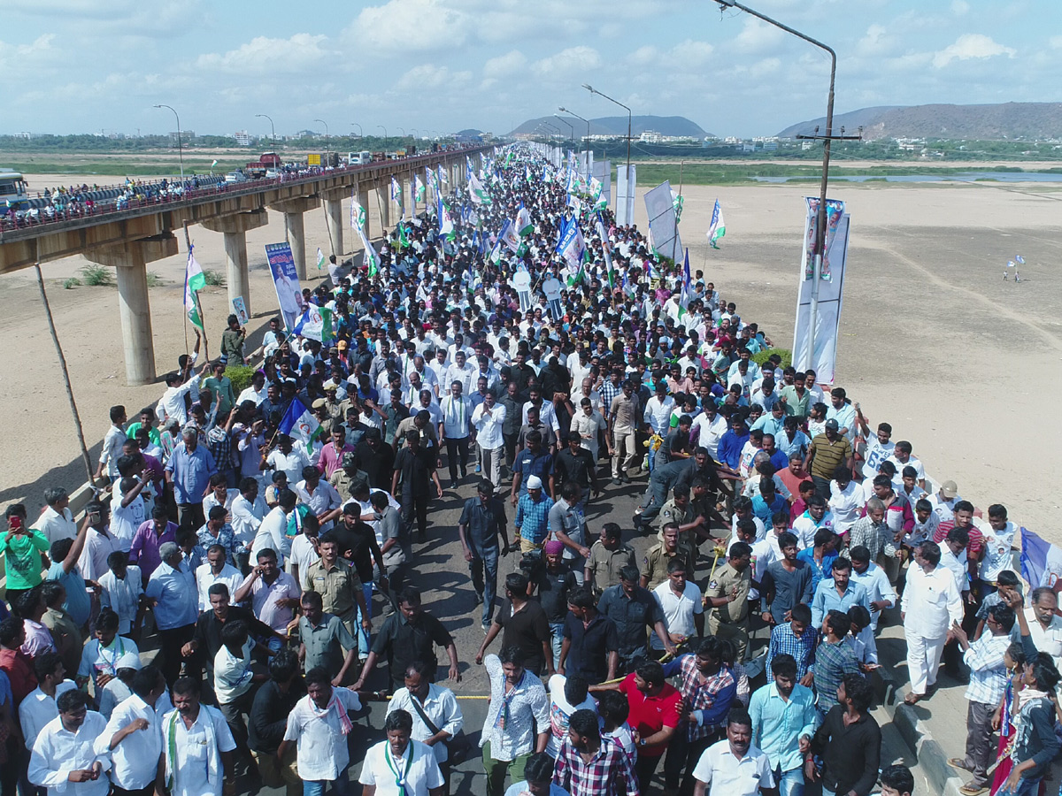 YS Jagan PrajaSankalpaYatra Day 136 ends - Sakshi19