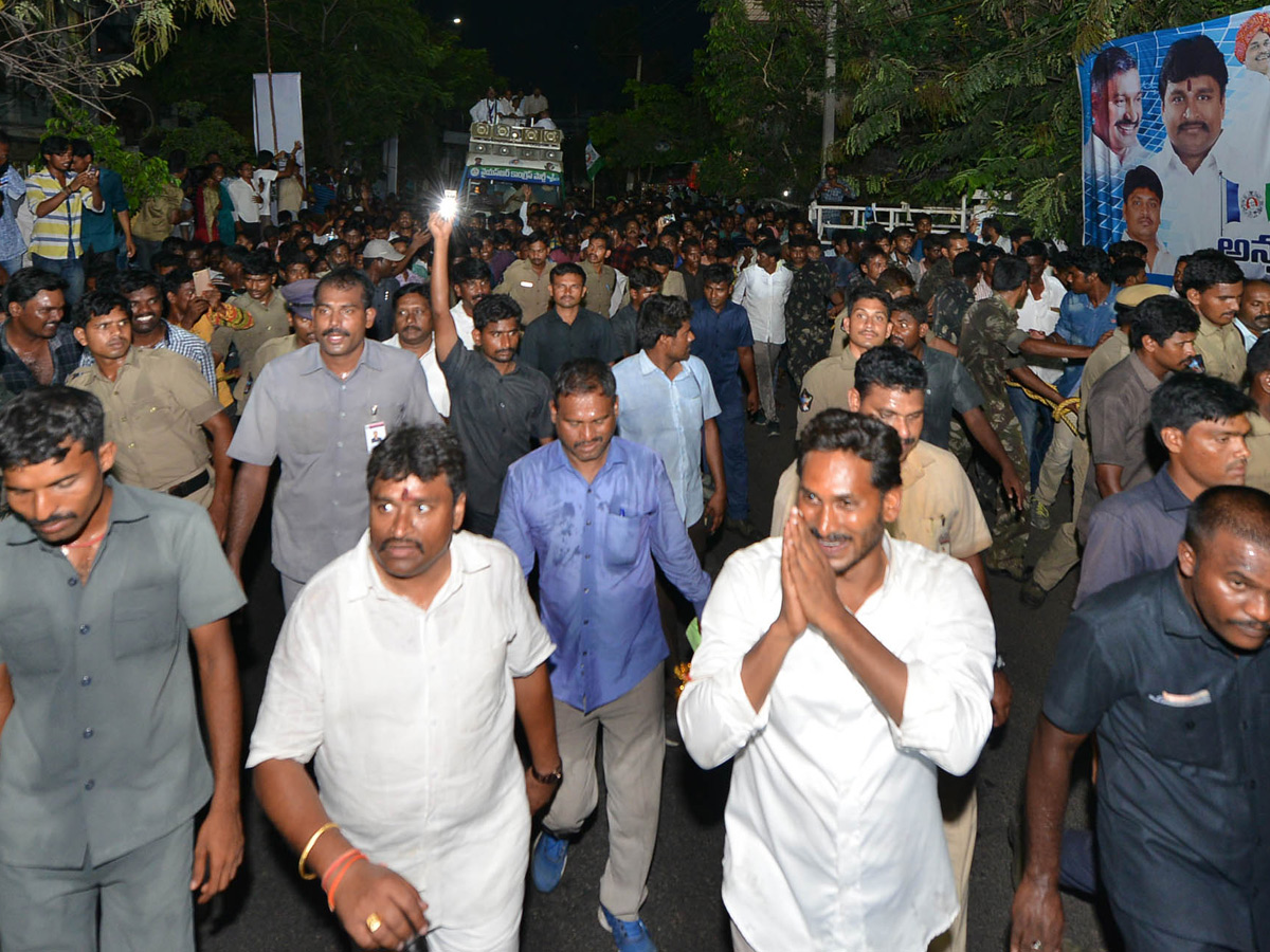 YS Jagan PrajaSankalpaYatra Day 136 ends - Sakshi23