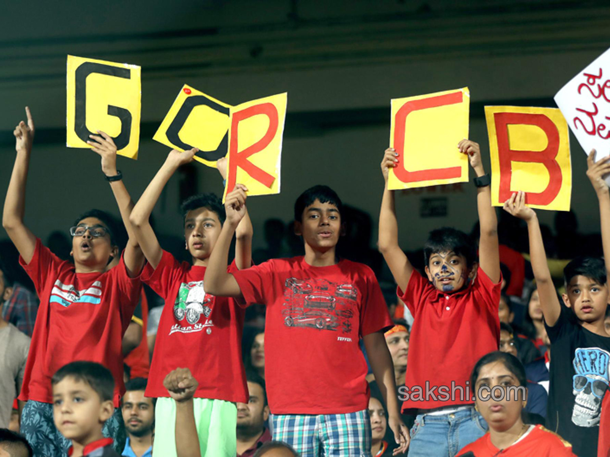 Royal Challengers Bangalore beat Kings XI Punjab by 4 wickets - Sakshi14