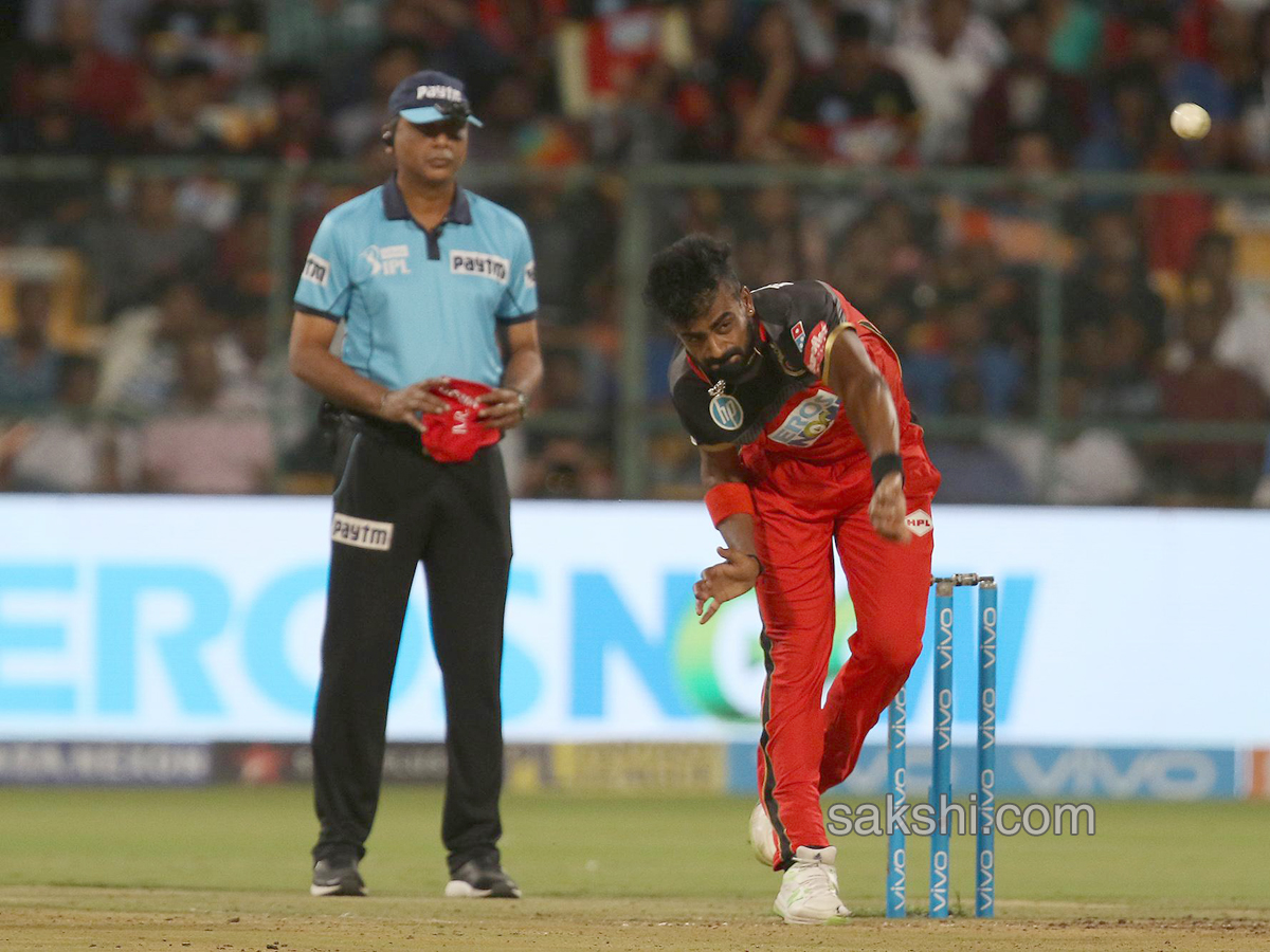 Royal Challengers Bangalore beat Kings XI Punjab by 4 wickets - Sakshi19