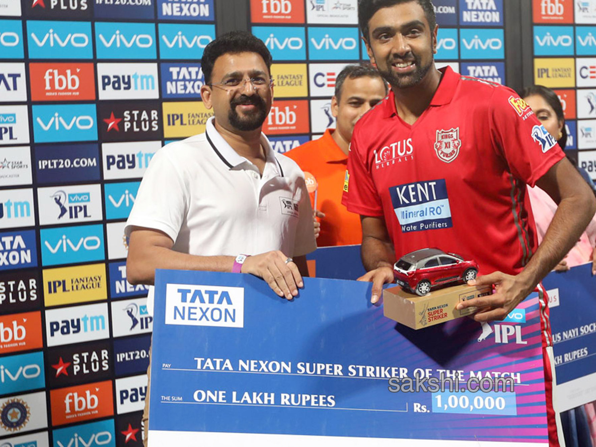 Royal Challengers Bangalore beat Kings XI Punjab by 4 wickets - Sakshi5