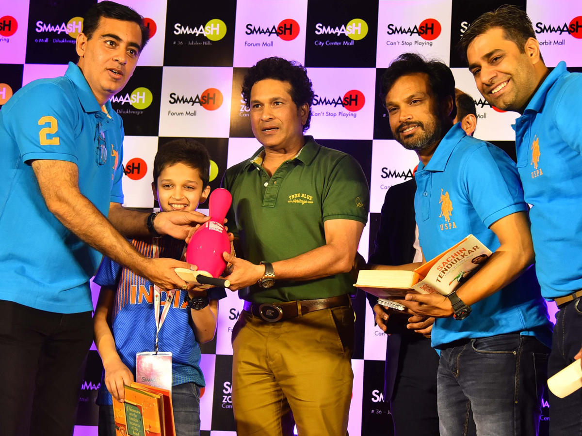 Sachin Tendulkar at Forum Mall Hyderabad - Sakshi2