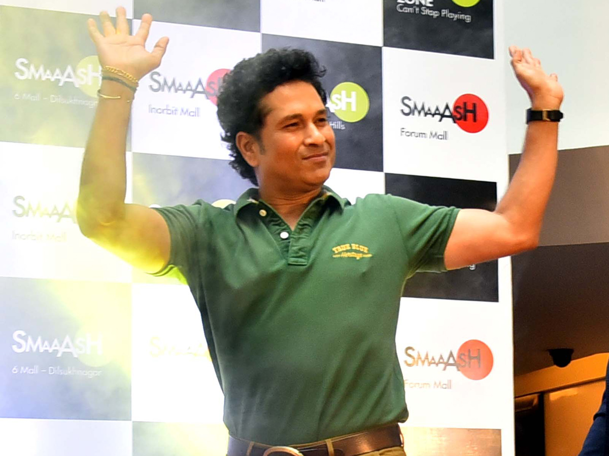 Sachin Tendulkar at Forum Mall Hyderabad - Sakshi11