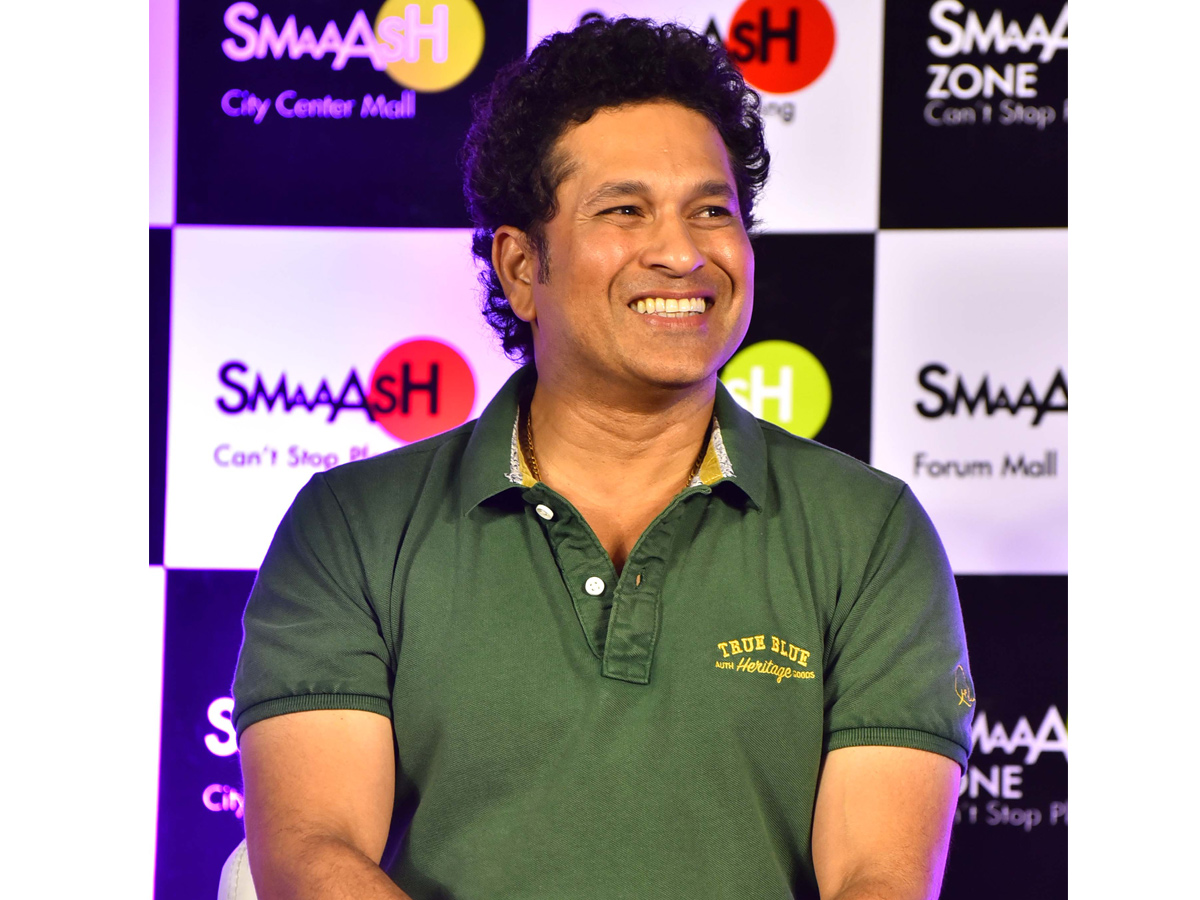 Sachin Tendulkar at Forum Mall Hyderabad - Sakshi13