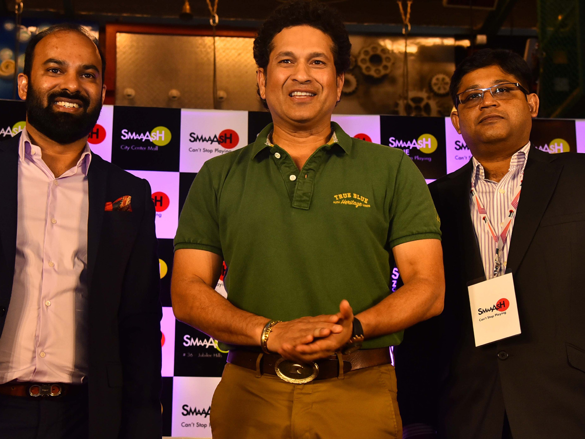 Sachin Tendulkar at Forum Mall Hyderabad - Sakshi14