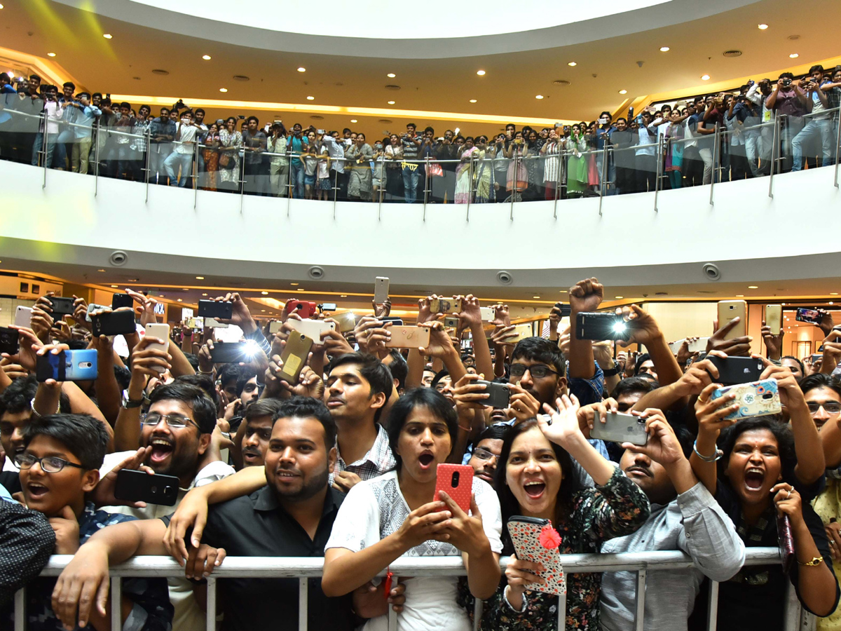 Sachin Tendulkar at Forum Mall Hyderabad - Sakshi4
