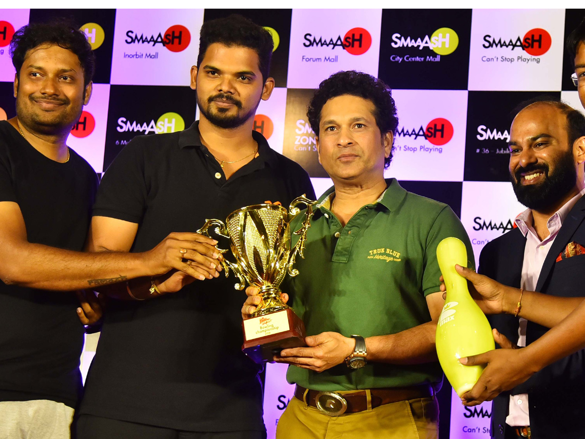 Sachin Tendulkar at Forum Mall Hyderabad - Sakshi7