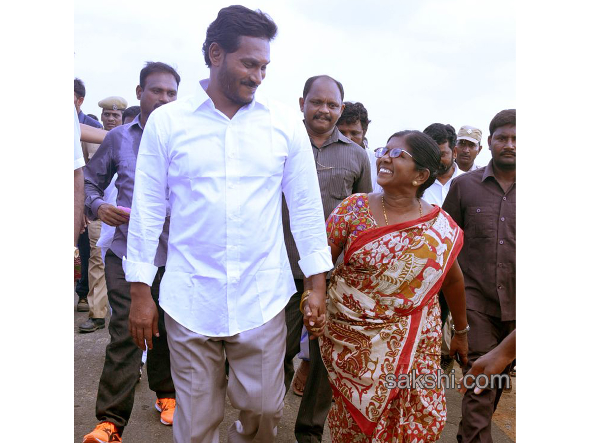 YS Jagan PrajaSankalpaYatra 144th day Photo Gallery - Sakshi10