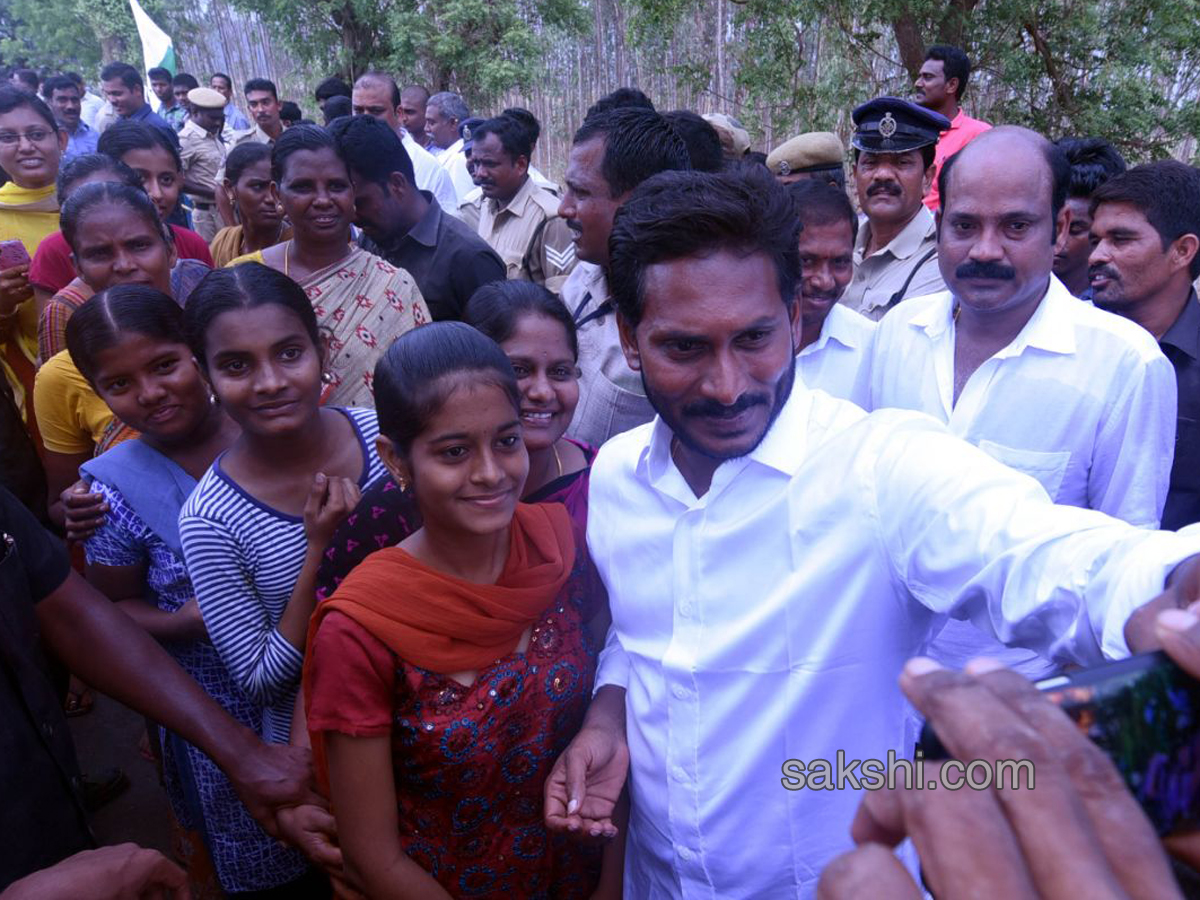YS Jagan PrajaSankalpaYatra 144th day Photo Gallery - Sakshi2