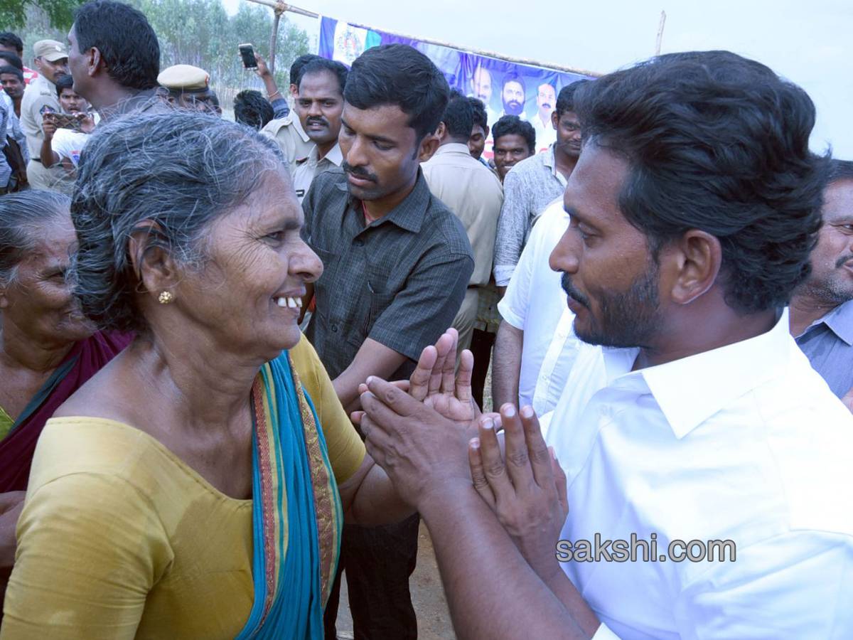 YS Jagan PrajaSankalpaYatra 144th day Photo Gallery - Sakshi4
