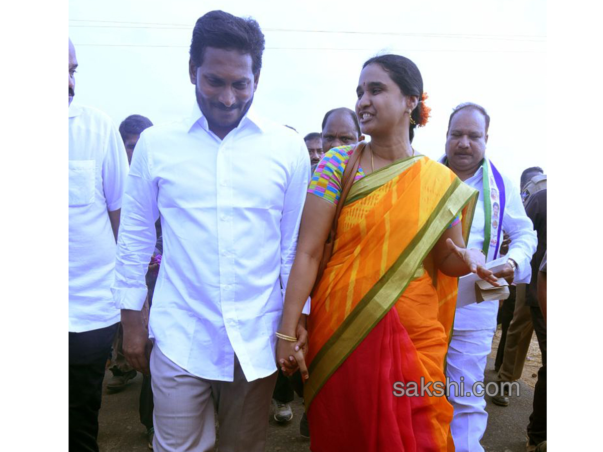 YS Jagan PrajaSankalpaYatra 144th day Photo Gallery - Sakshi5