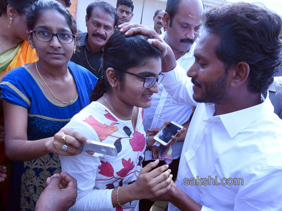 YS Jagan PrajaSankalpaYatra 144th day Photo Gallery - Sakshi6