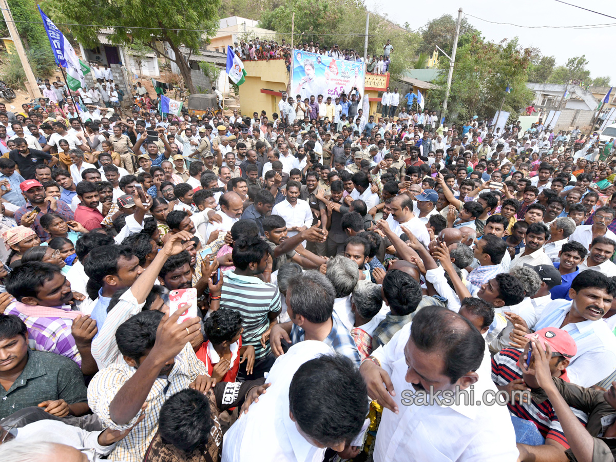 YS Jagan PrajaSankalpaYatra 144th day Photo Gallery - Sakshi12