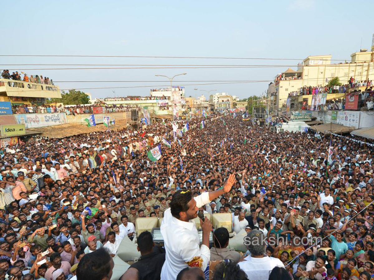 YS Jagan PrajaSankalpaYatra 144th day Photo Gallery - Sakshi19