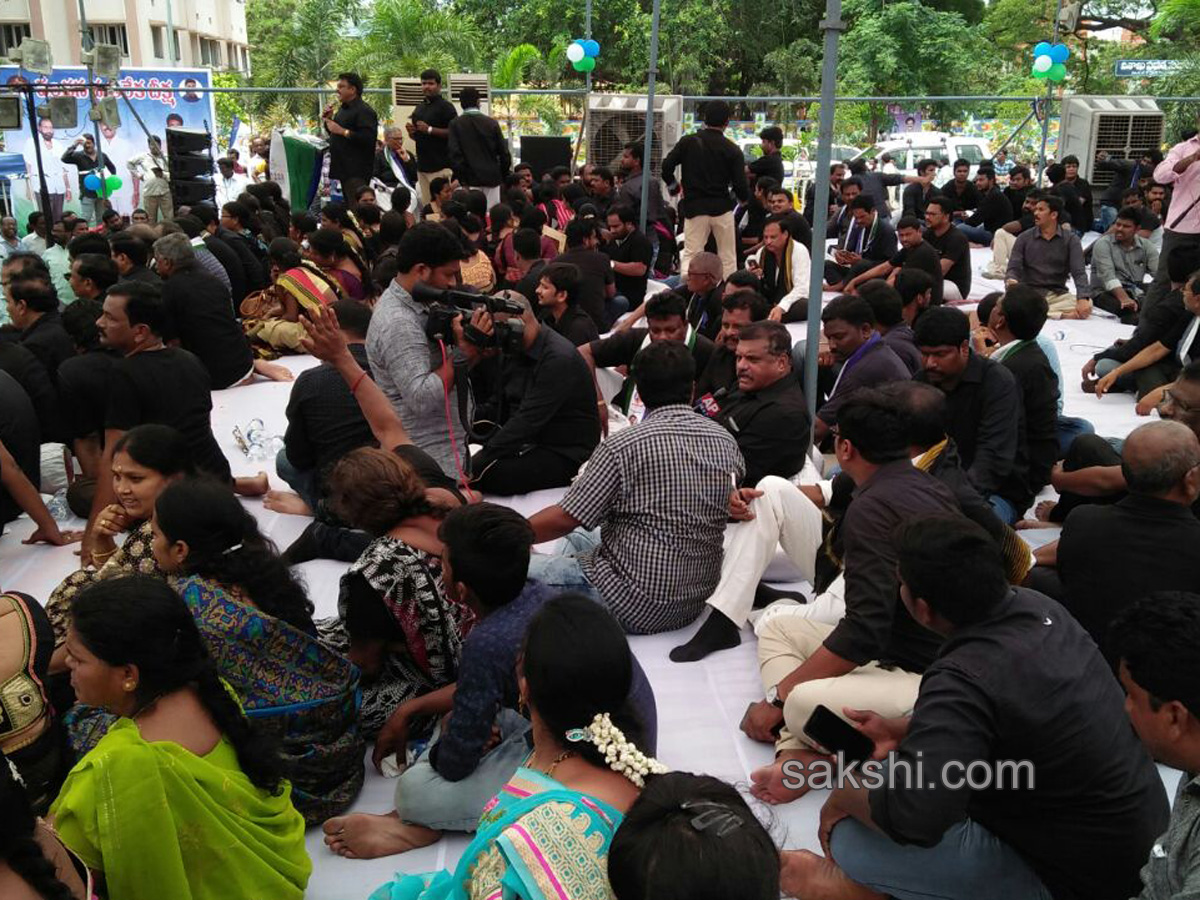 ysrcp vanchana deeksha at vizag - Sakshi14