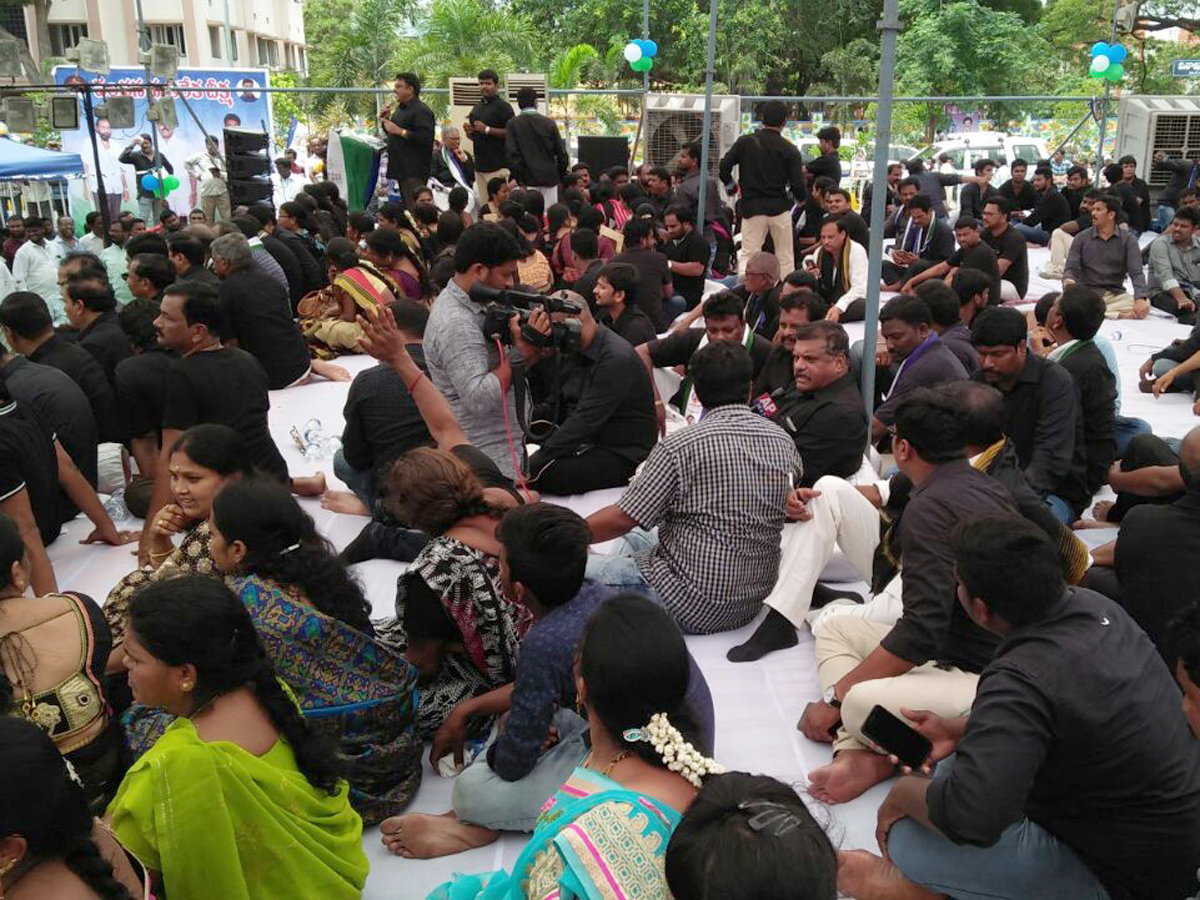 ysrcp vanchana deeksha at vizag - Sakshi4