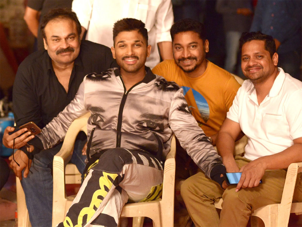 Naa Peru Surya Naa Illu India Working Stills Photo Gallery - Sakshi14