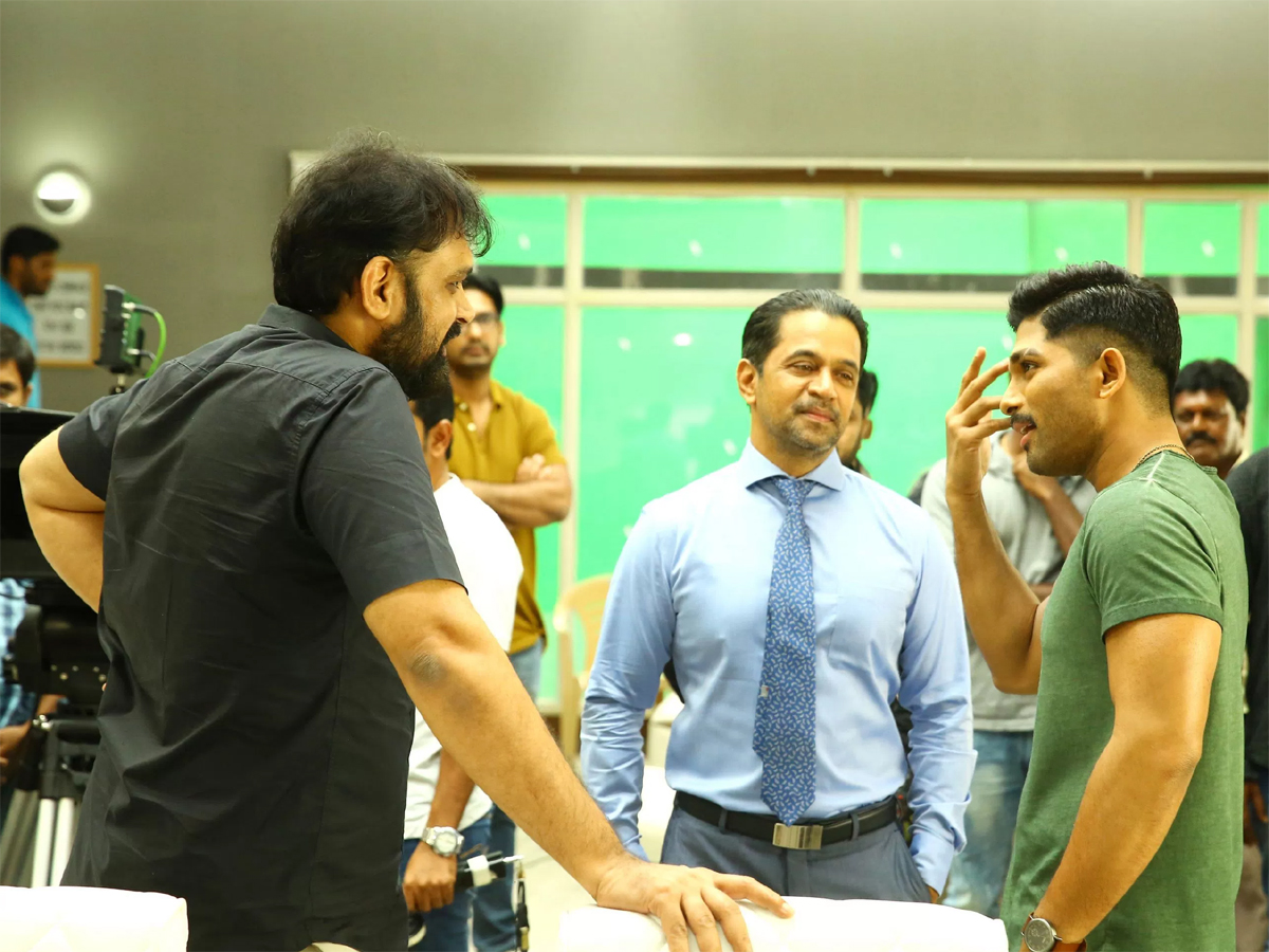Naa Peru Surya Naa Illu India Working Stills Photo Gallery - Sakshi3