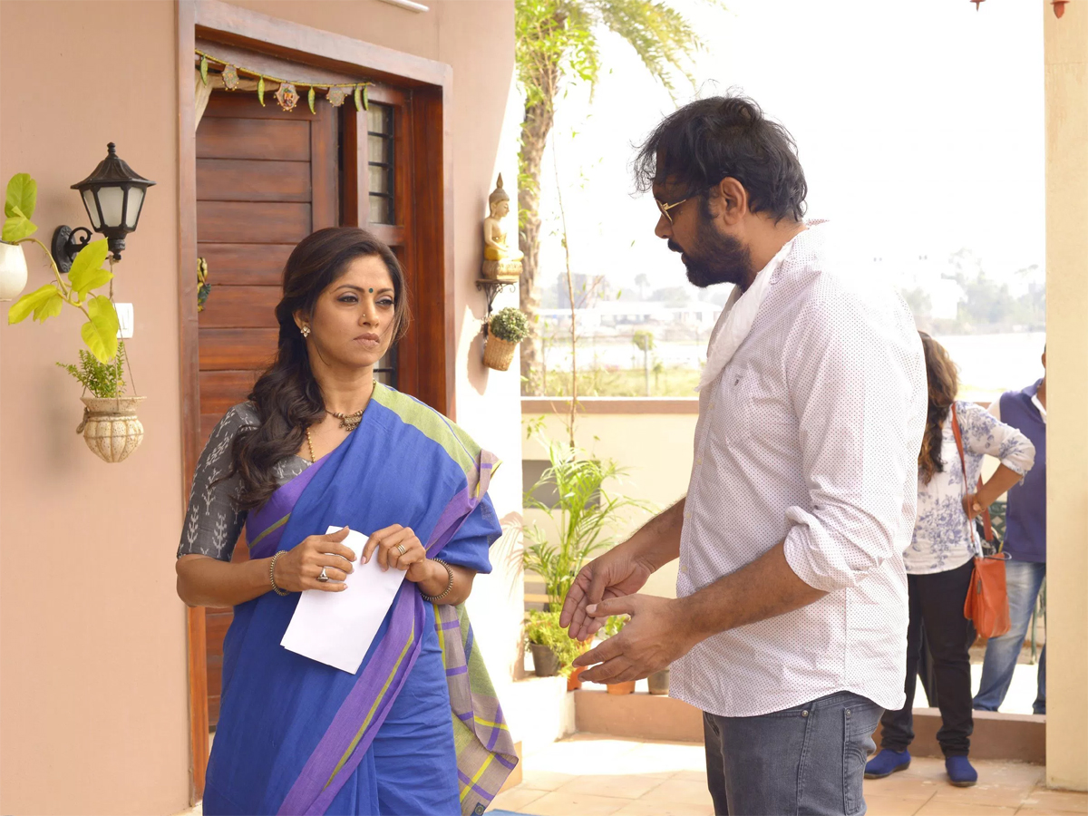 Naa Peru Surya Naa Illu India Working Stills Photo Gallery - Sakshi8