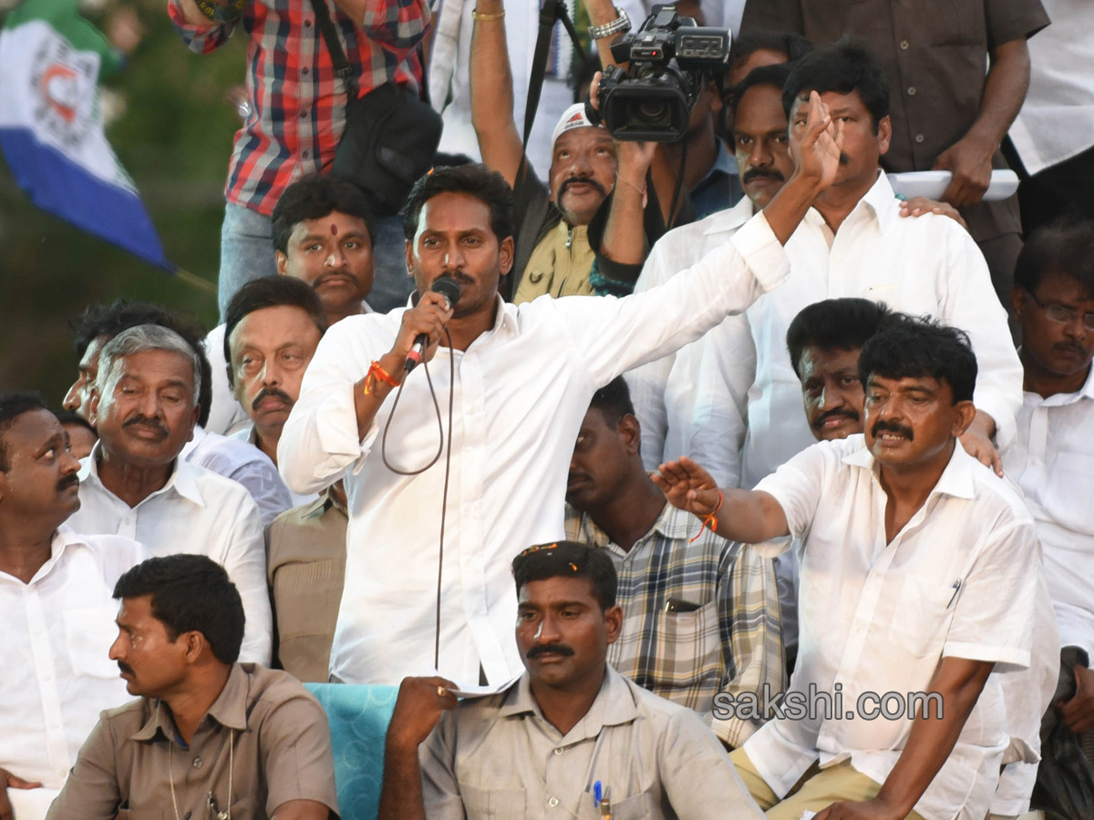 YS Jagan PrajaSankalpaYatra 150th day end Photo Gallery - Sakshi11