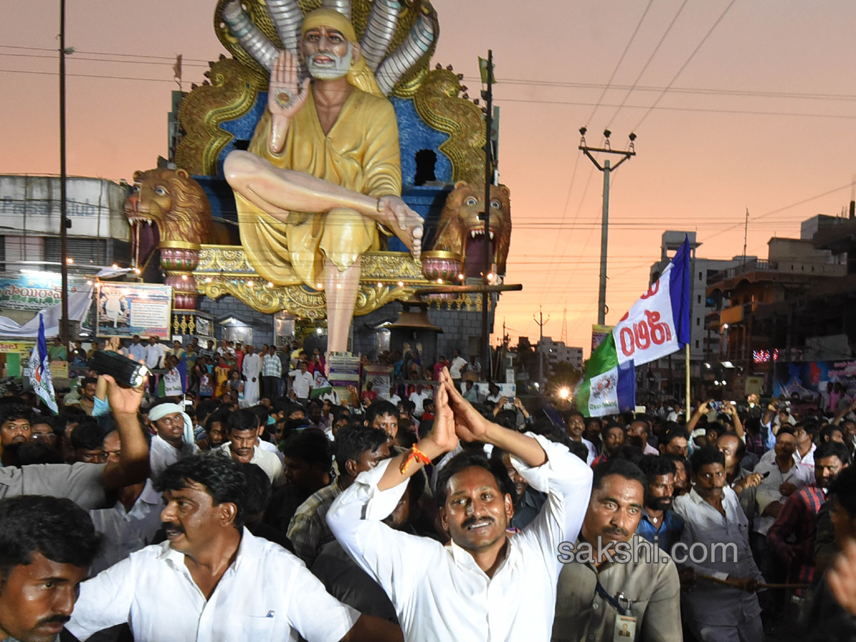 YS Jagan PrajaSankalpaYatra 150th day end Photo Gallery - Sakshi15