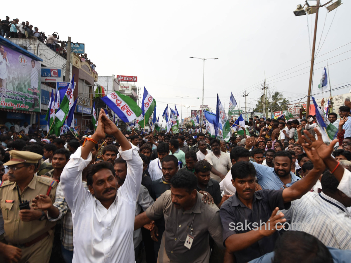 YS Jagan PrajaSankalpaYatra 150th day end Photo Gallery - Sakshi17