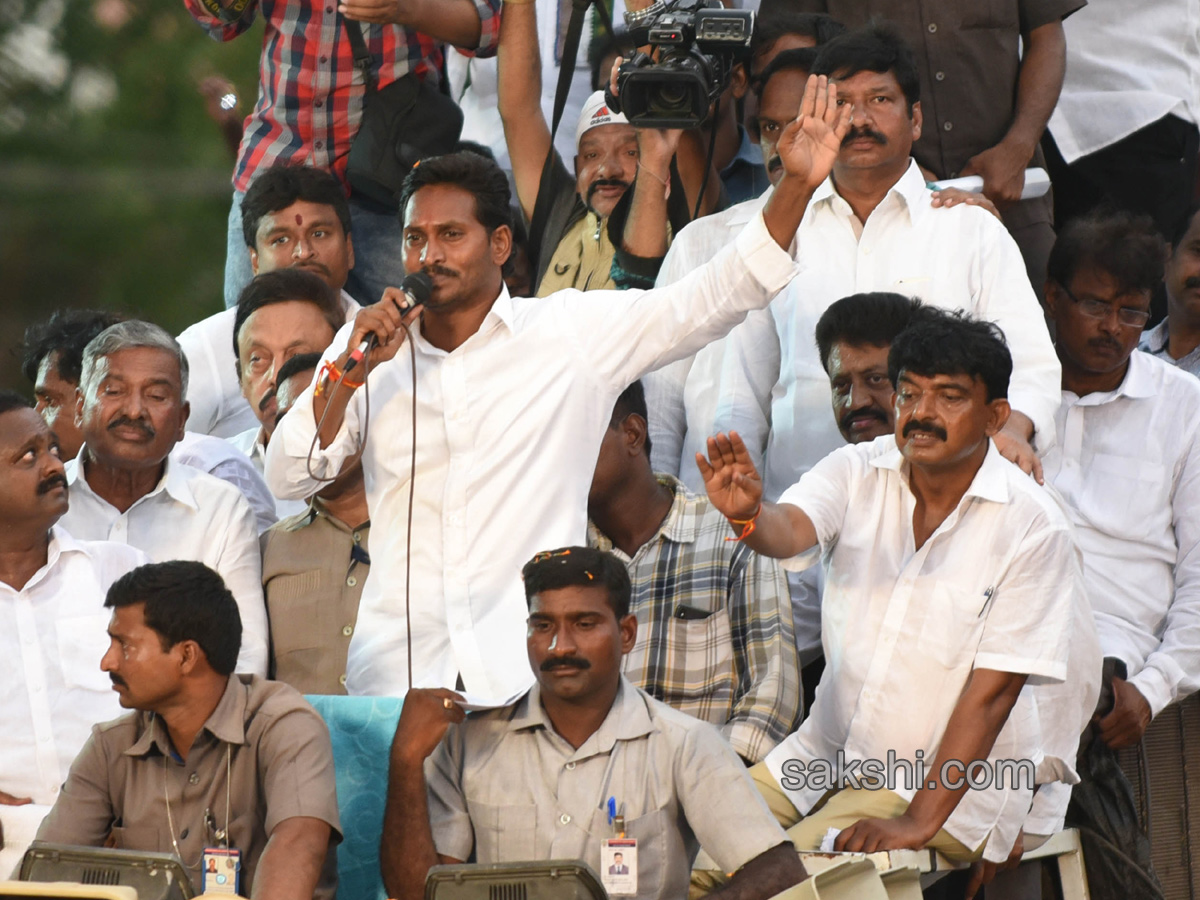 YS Jagan PrajaSankalpaYatra 150th day end Photo Gallery - Sakshi2