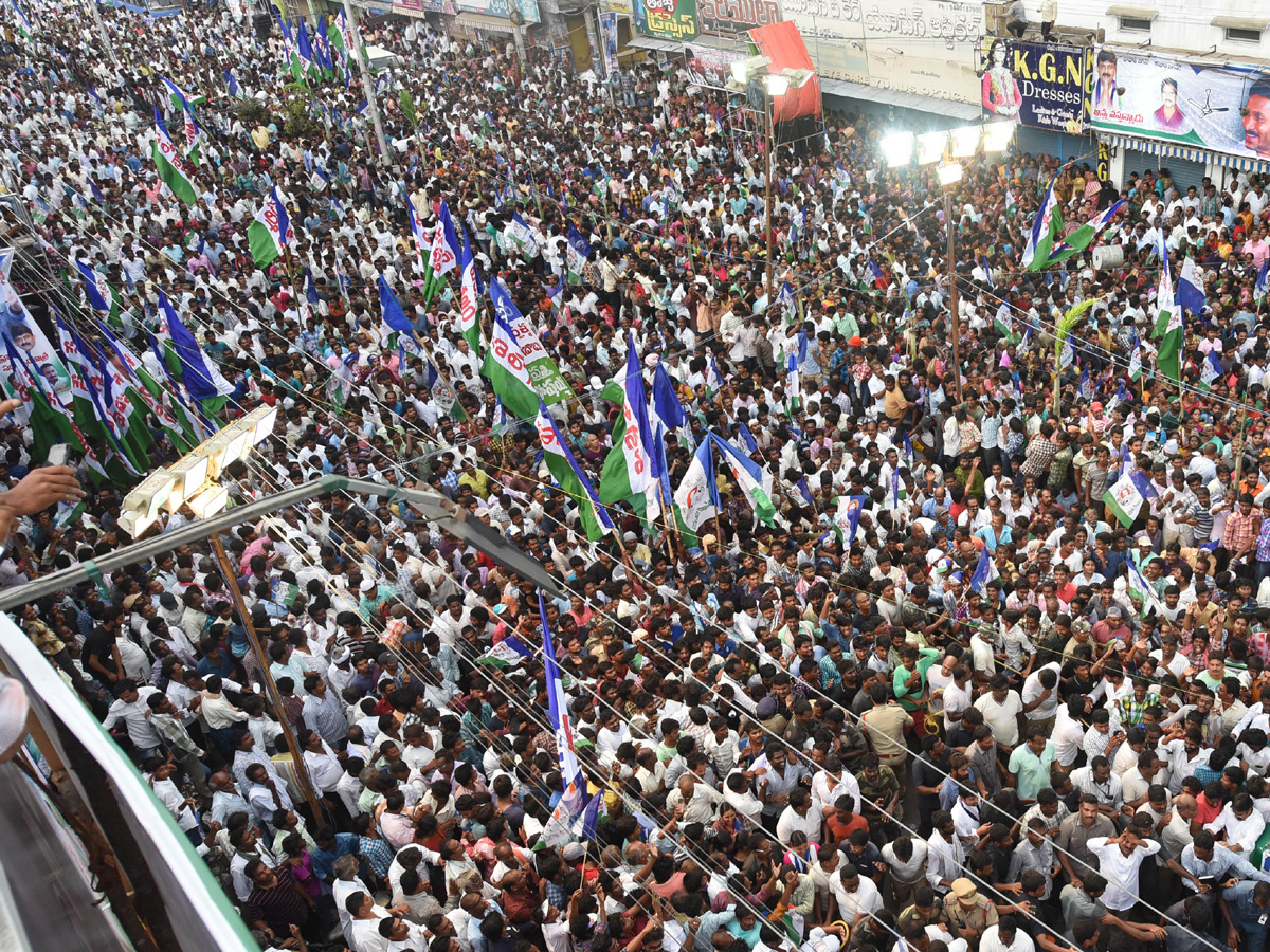 YS Jagan PrajaSankalpaYatra 150th day end Photo Gallery - Sakshi22