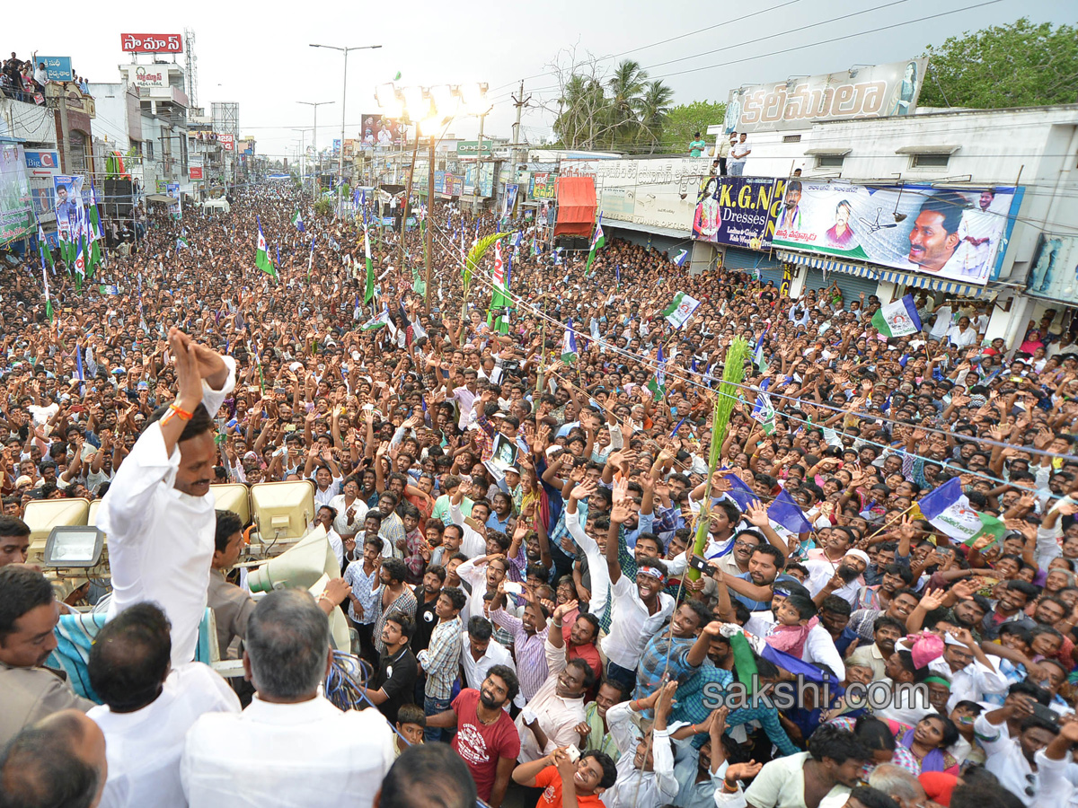 YS Jagan PrajaSankalpaYatra 150th day end Photo Gallery - Sakshi6