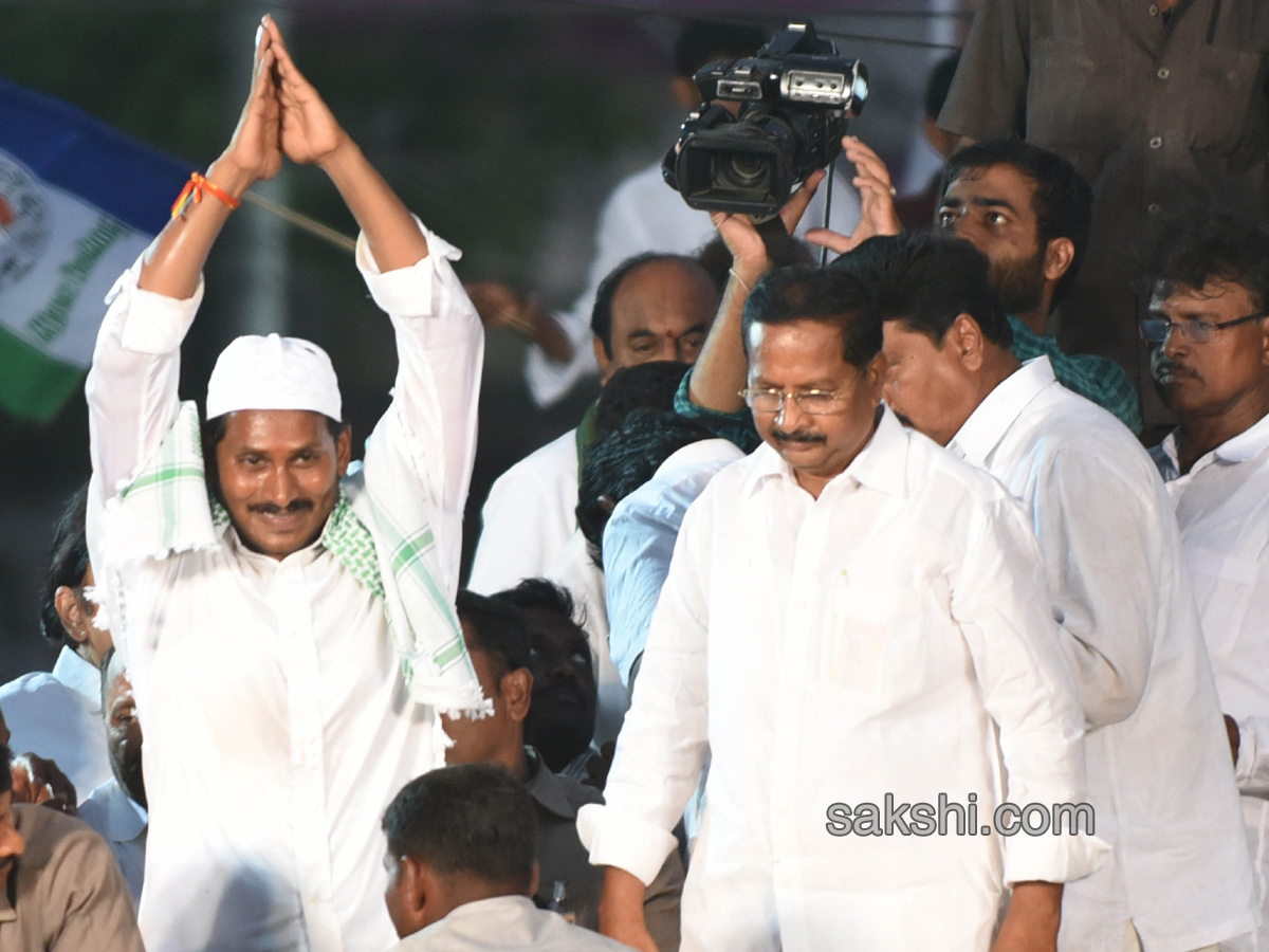 YS Jagan PrajaSankalpaYatra 150th day end Photo Gallery - Sakshi8
